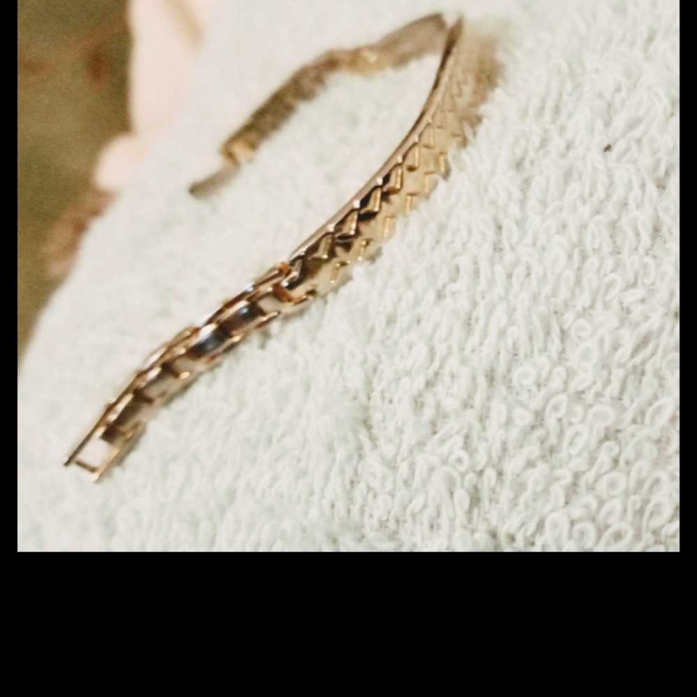Gold Bar Link Bracelet - Picture 4 of 7